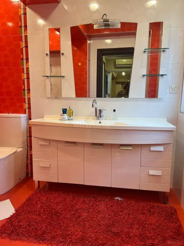 Satılır 5 otaqlı mənzil 220 m²