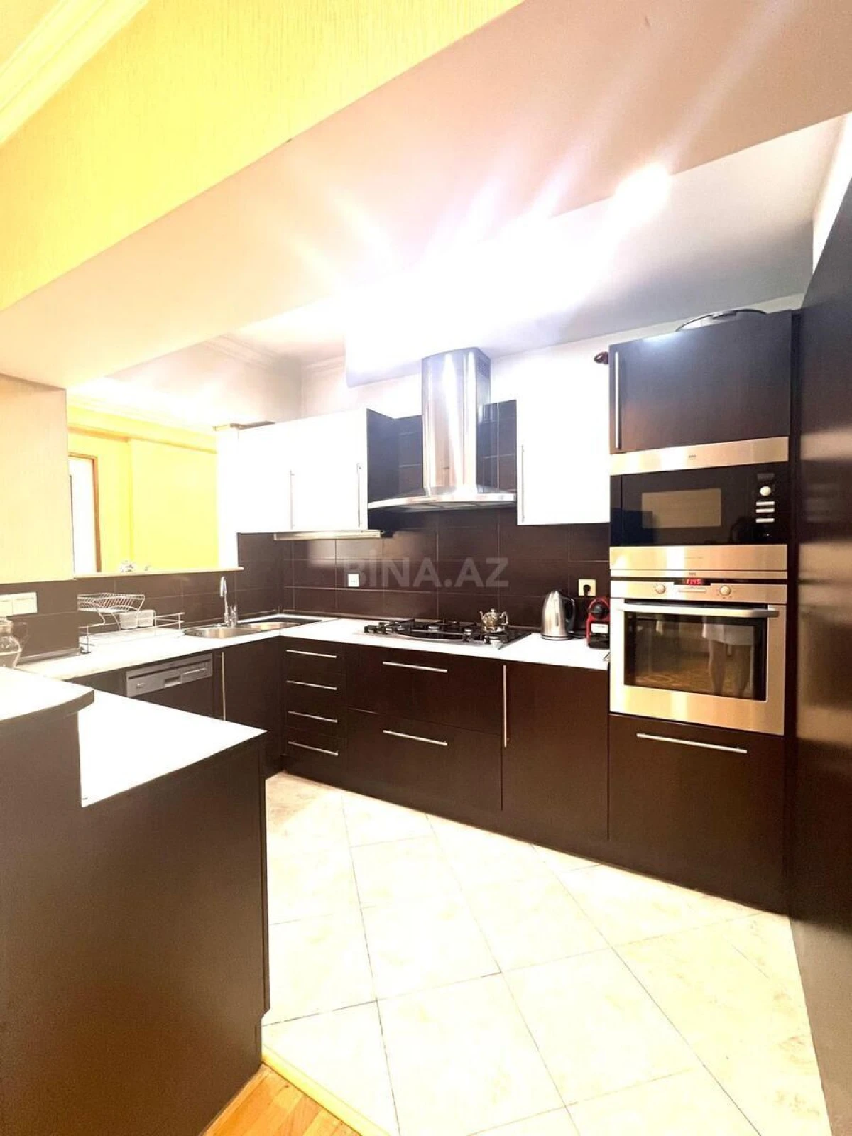 Satılır 5 otaqlı mənzil 220 m²