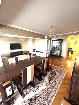 Satılır 5 otaqlı mənzil 220 m²