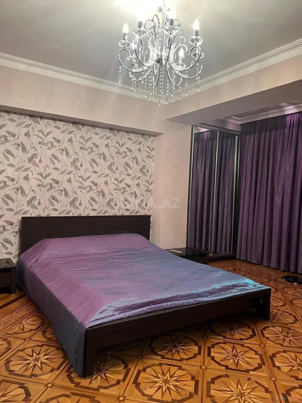 Satılır 5 otaqlı mənzil 220 m²