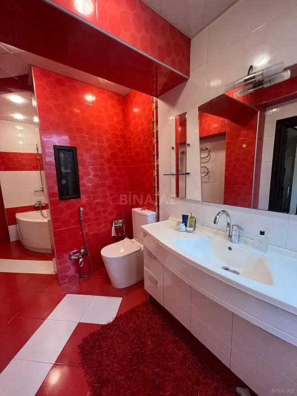 Satılır 5 otaqlı mənzil 220 m²