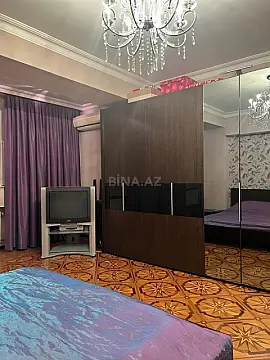 Satılır 5 otaqlı mənzil 220 m²