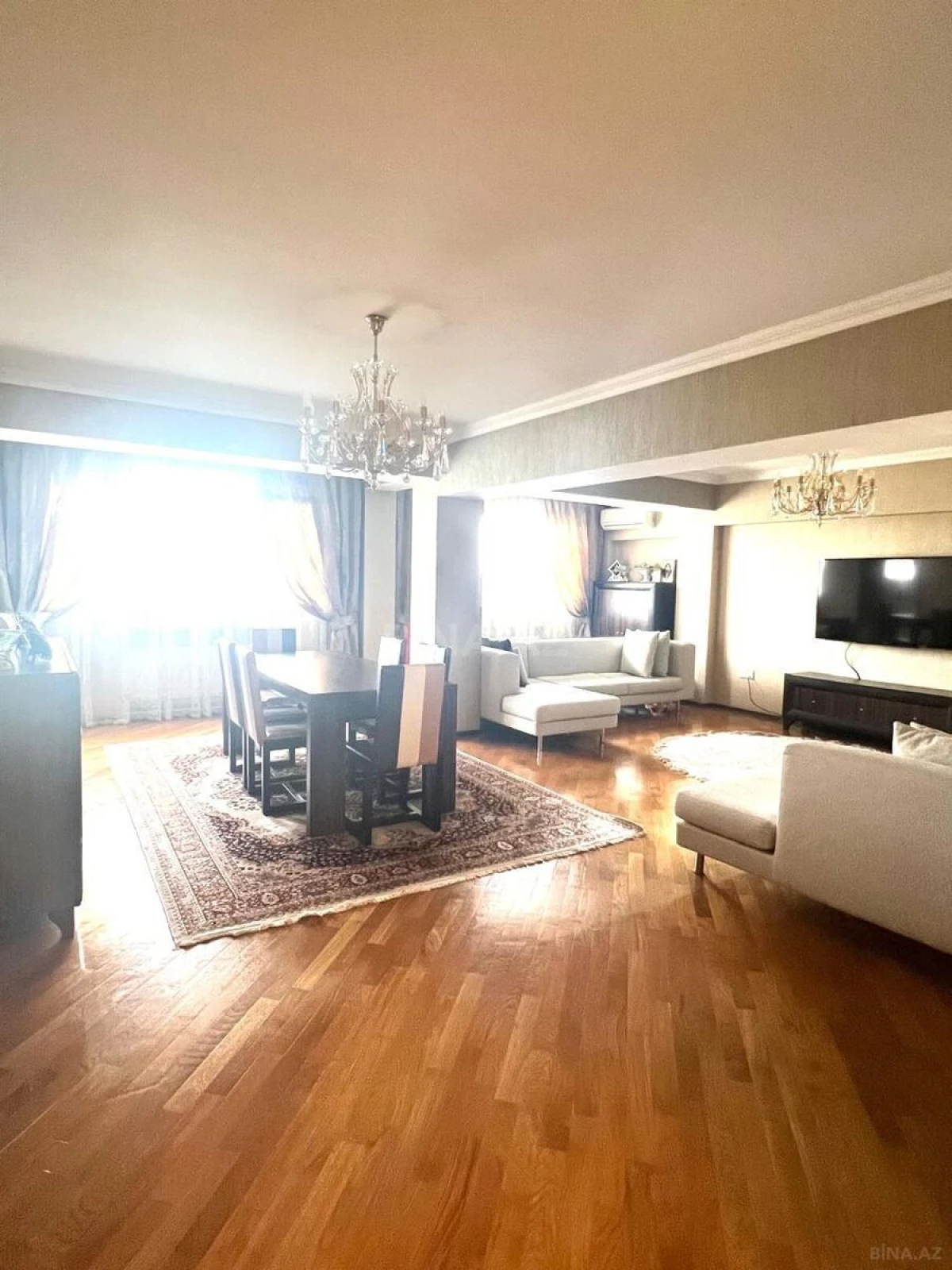 Satılır 5 otaqlı mənzil 220 m²