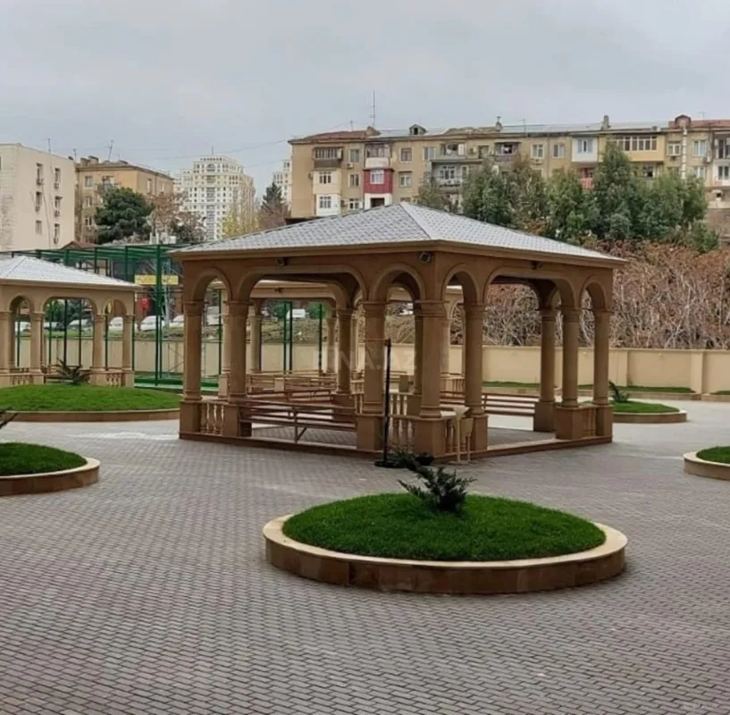 Satılır 4 otaqlı mənzil 180 m²