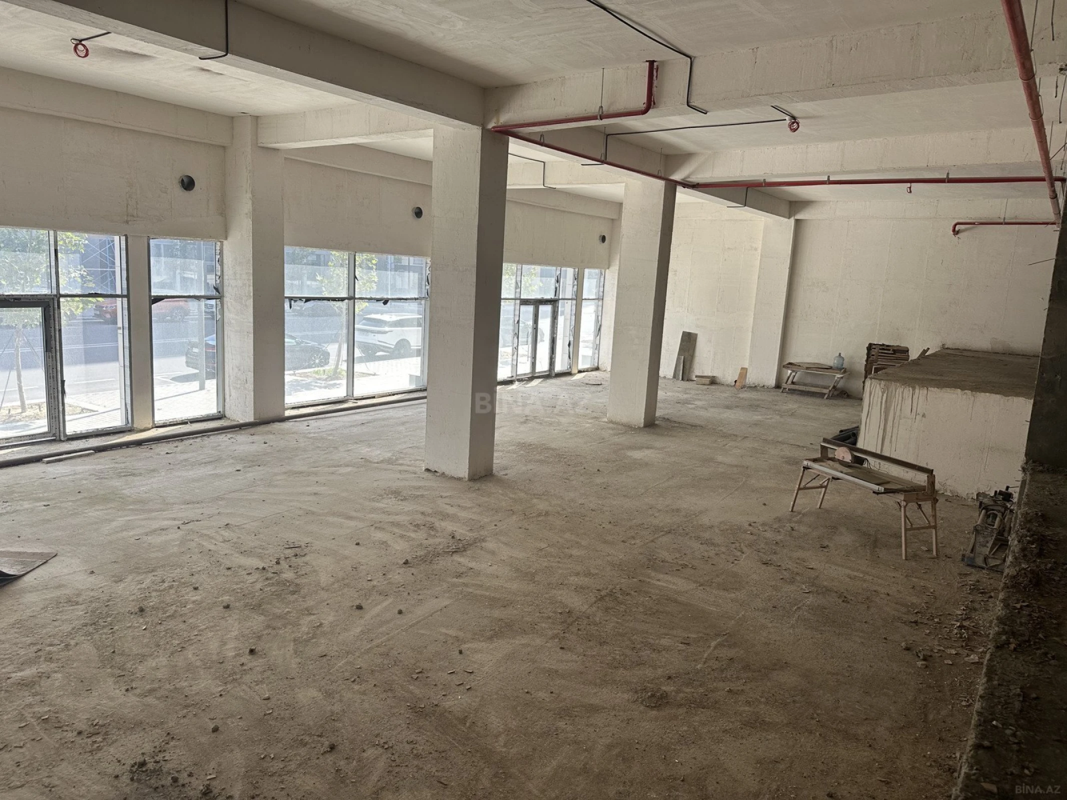 Satılır obyekt 990 m²