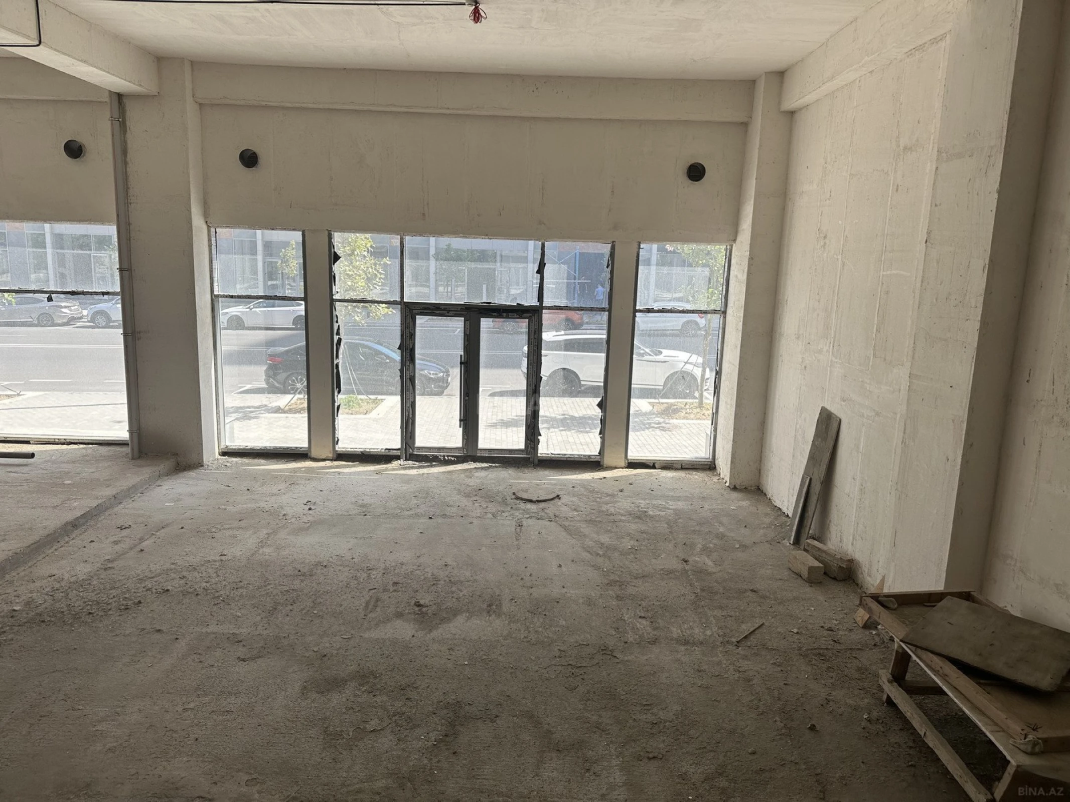 Satılır obyekt 990 m²