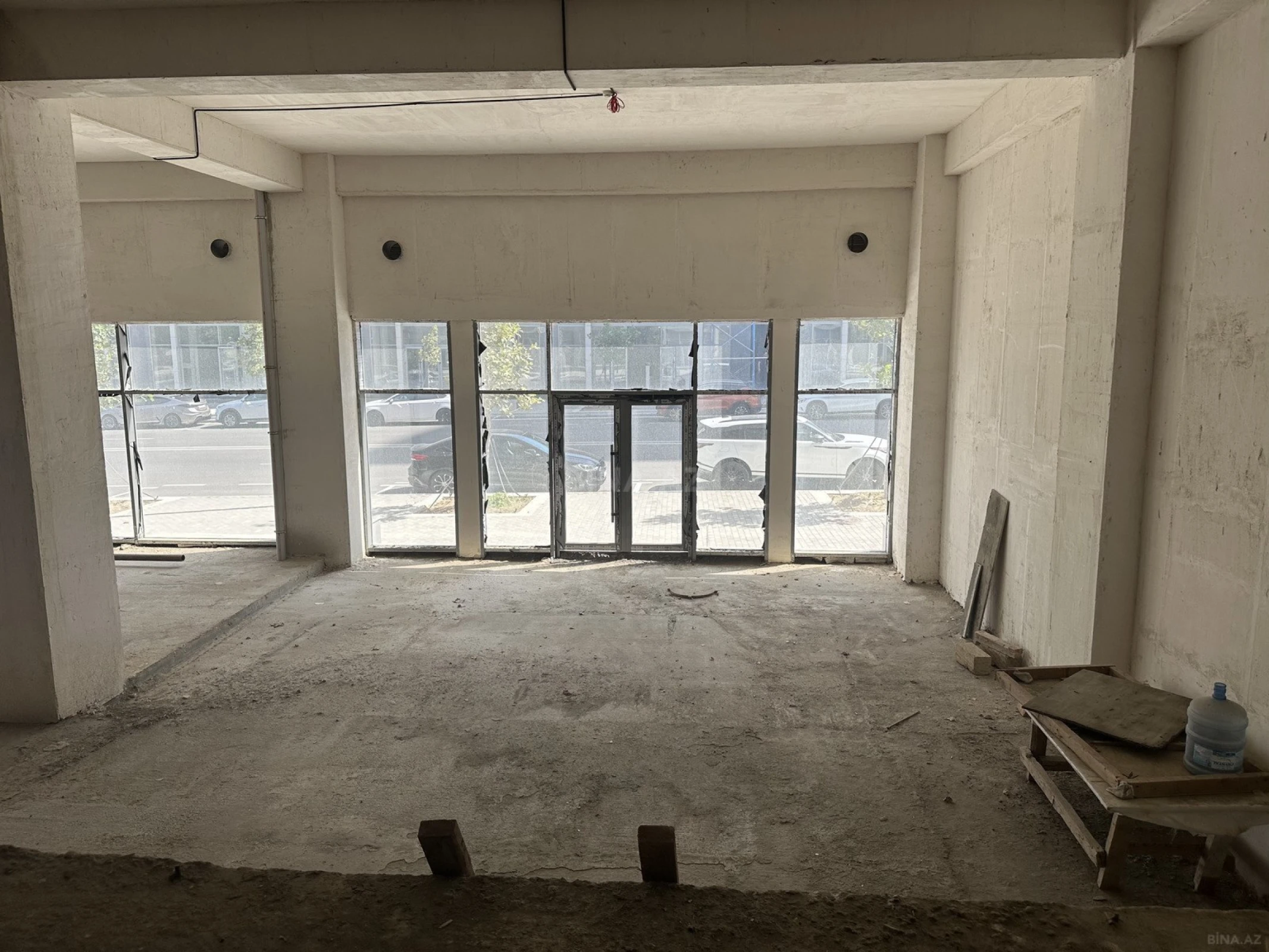 Satılır obyekt 990 m²