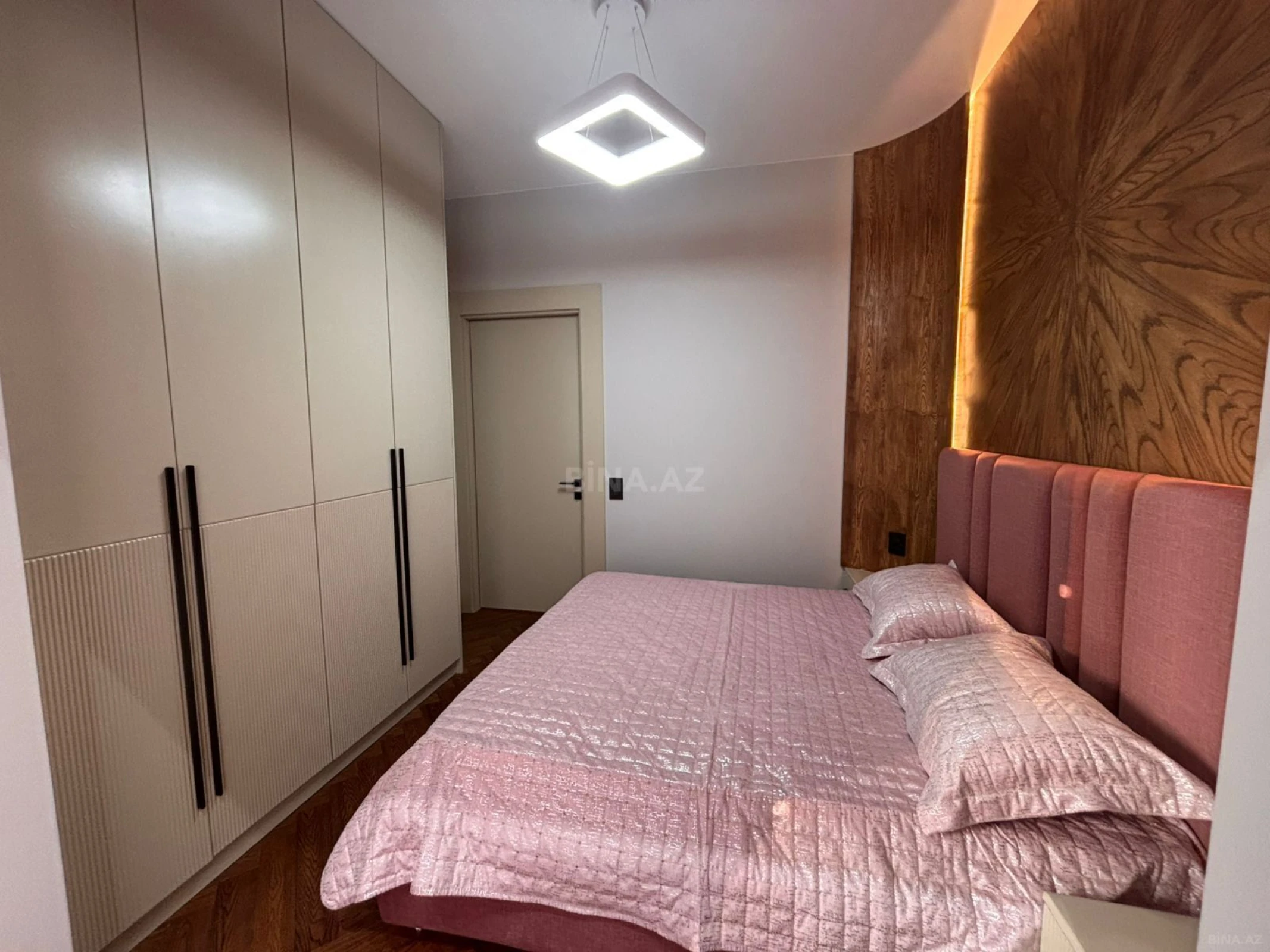 Kirayə verilir 2 otaqlı mənzil 68 m²