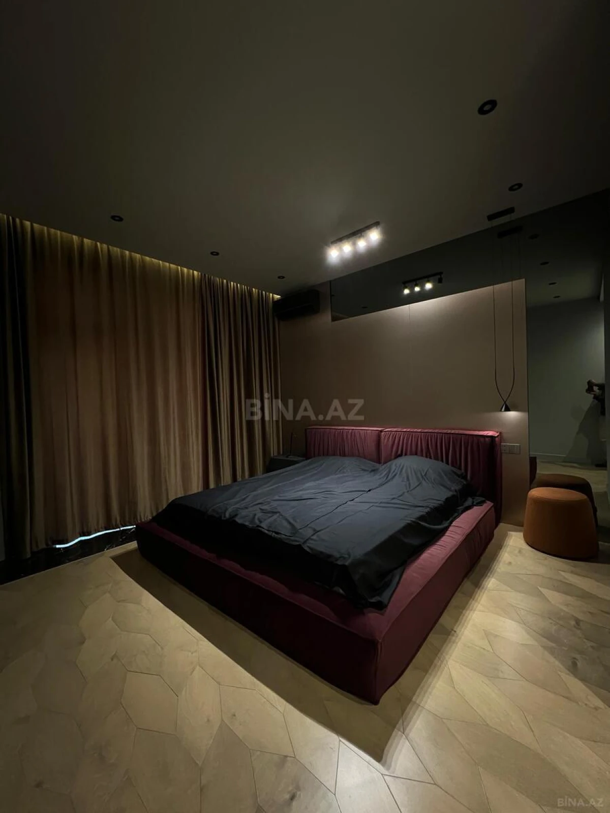 Satılır 3 otaqlı mənzil 148 m²