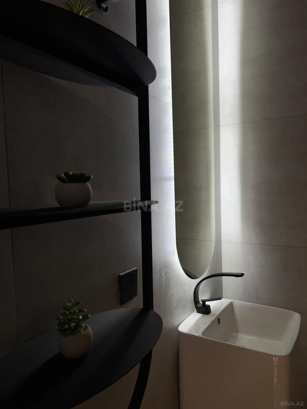 Satılır 3 otaqlı mənzil 148 m²