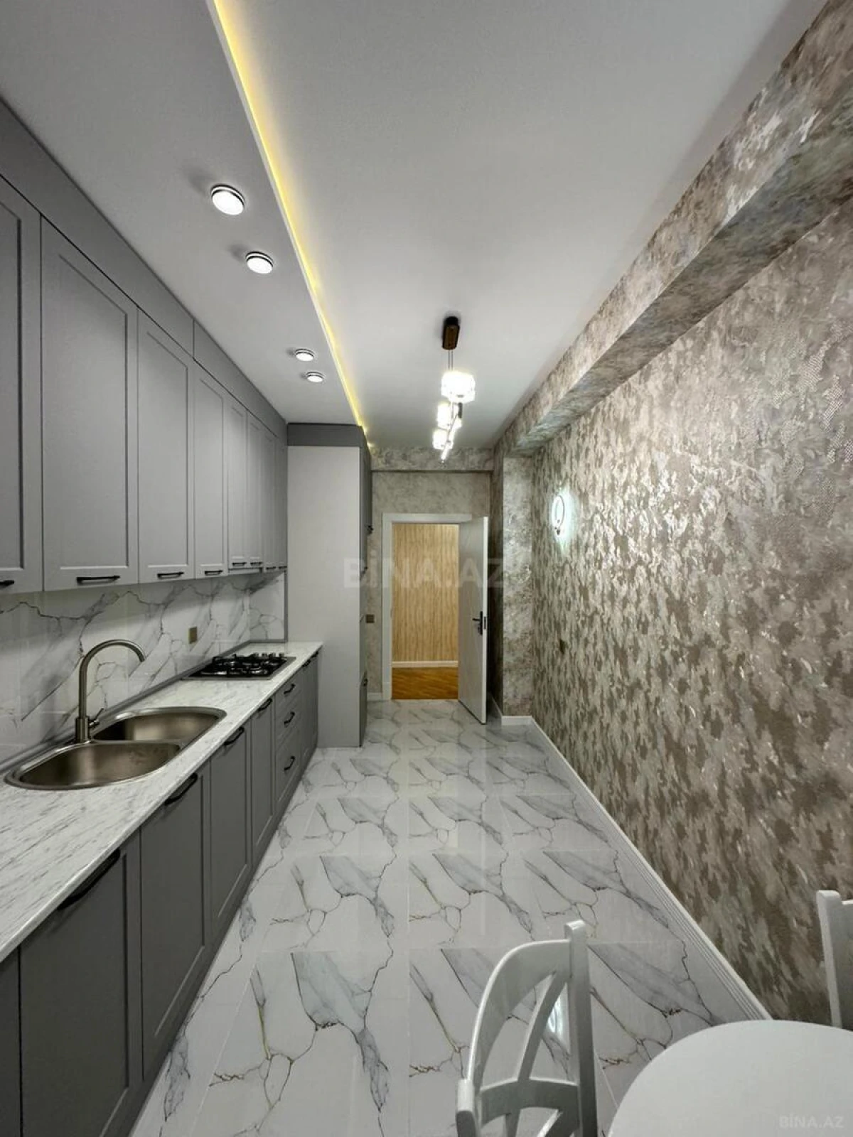 Satılır 2 otaqlı mənzil 88 m²
