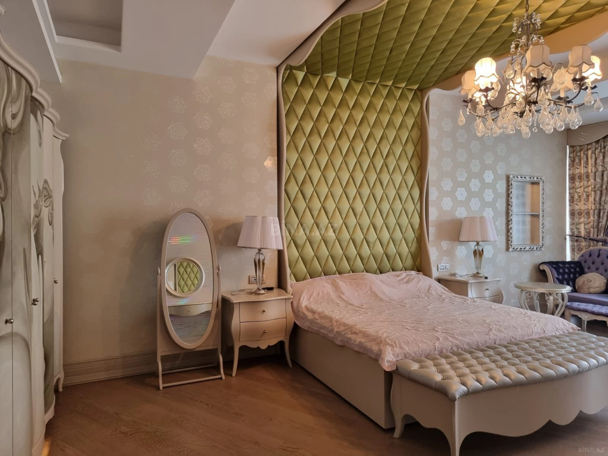 Satılır 4 otaqlı mənzil 239 m²