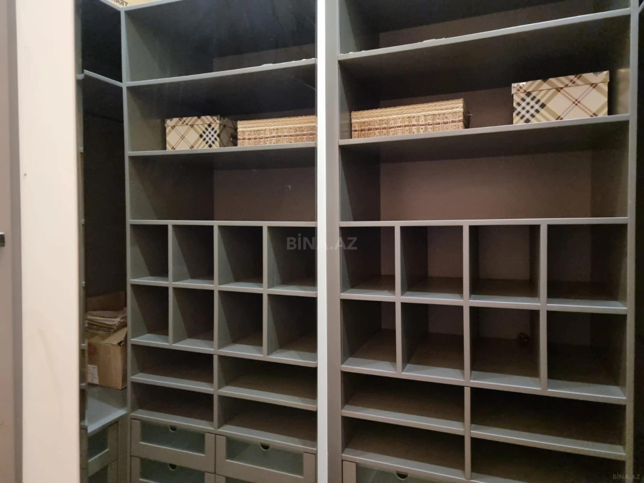 Satılır 4 otaqlı mənzil 239 m²