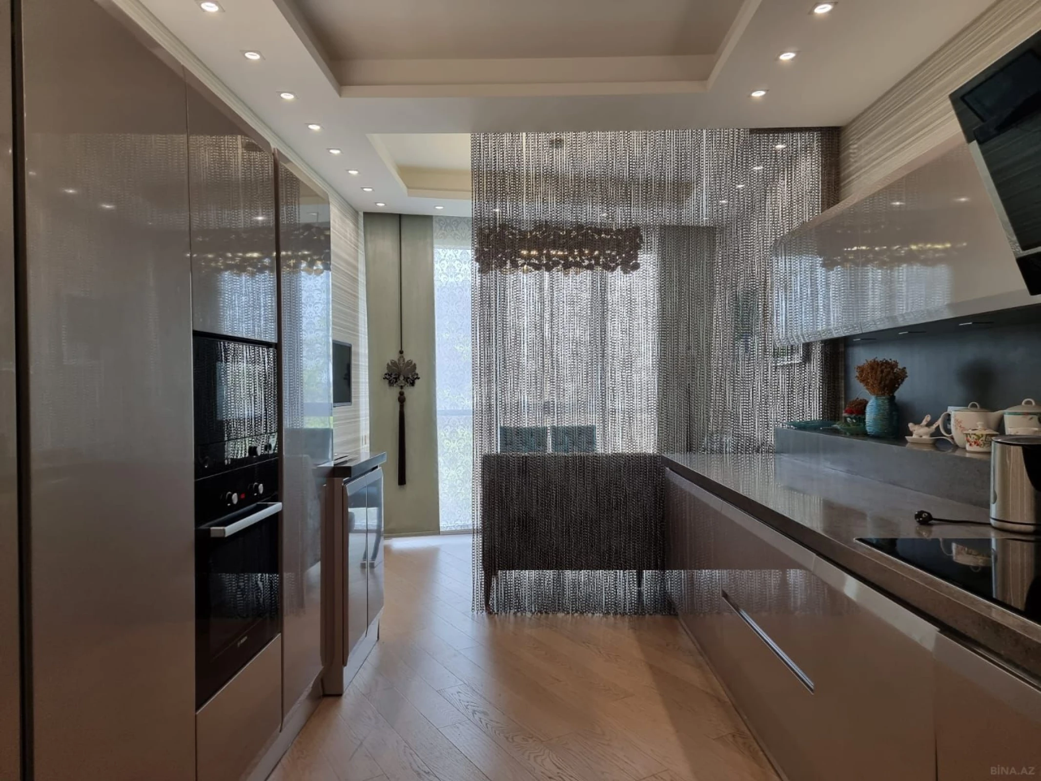 Satılır 4 otaqlı mənzil 239 m²