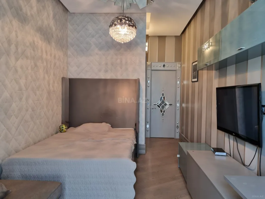 Satılır 4 otaqlı mənzil 239 m²
