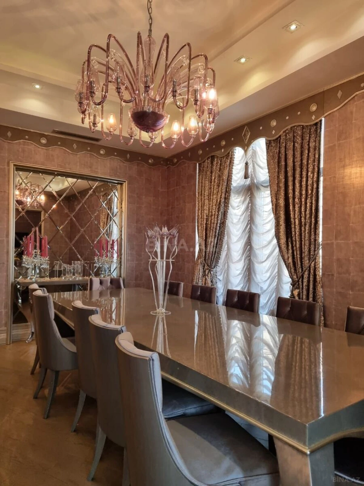 Satılır 4 otaqlı mənzil 239 m²