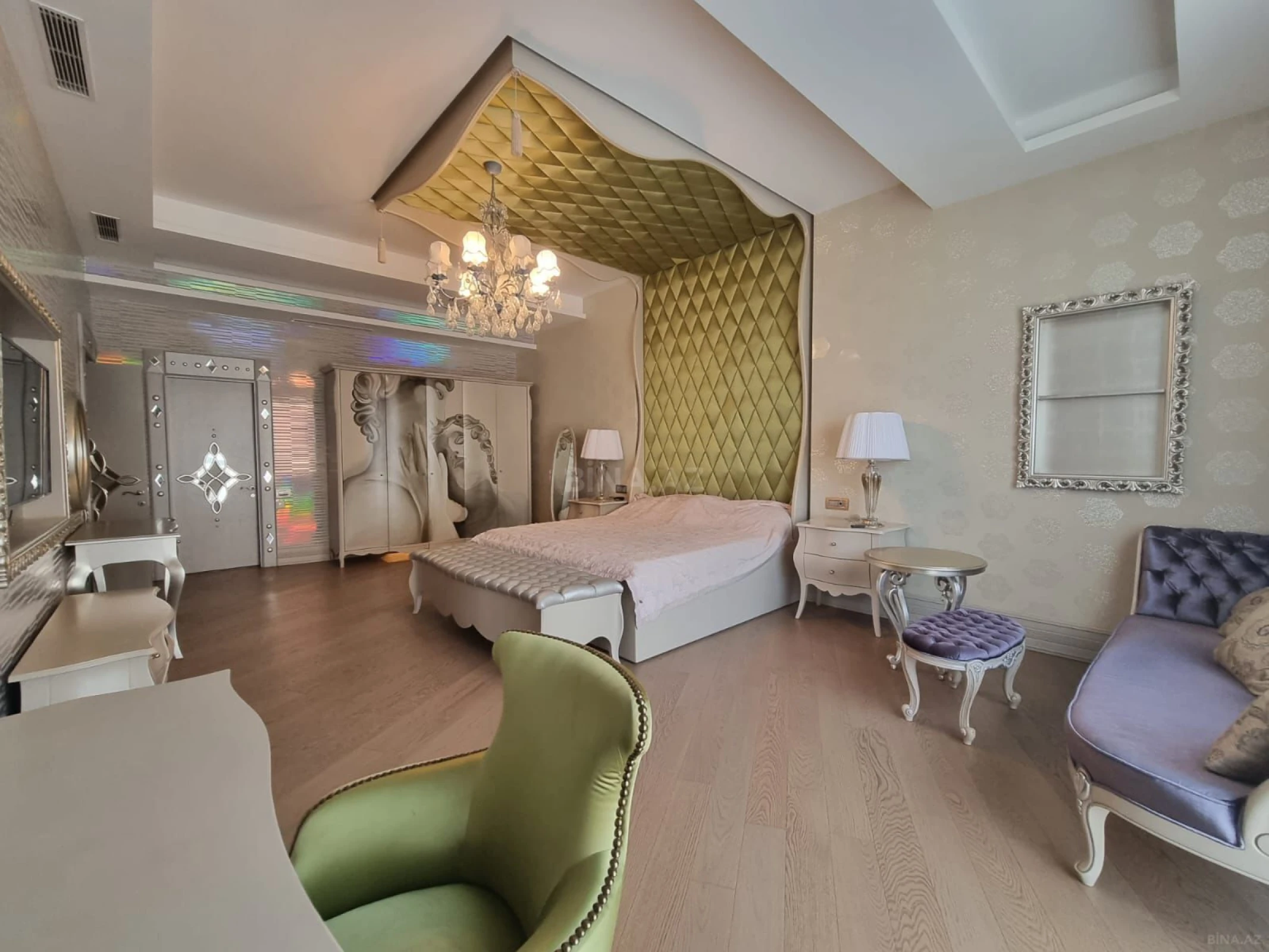 Satılır 4 otaqlı mənzil 239 m²