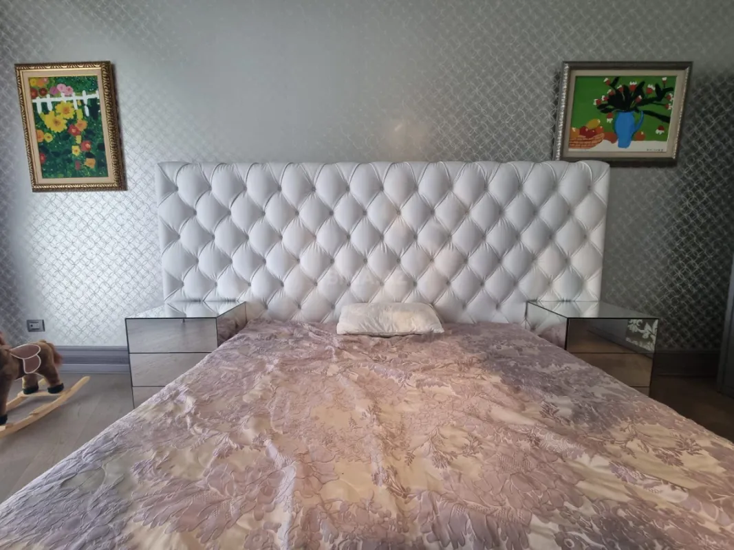 Satılır 4 otaqlı mənzil 239 m²