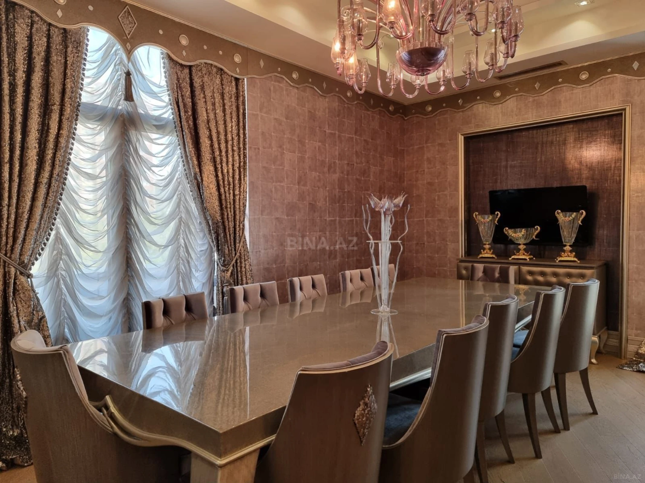 Satılır 4 otaqlı mənzil 239 m²