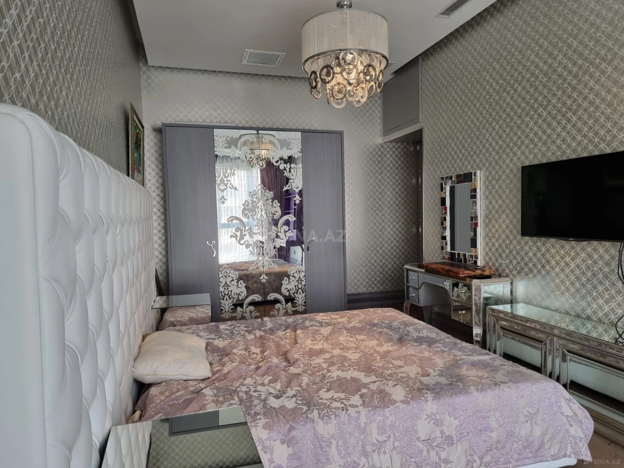 Satılır 4 otaqlı mənzil 239 m²