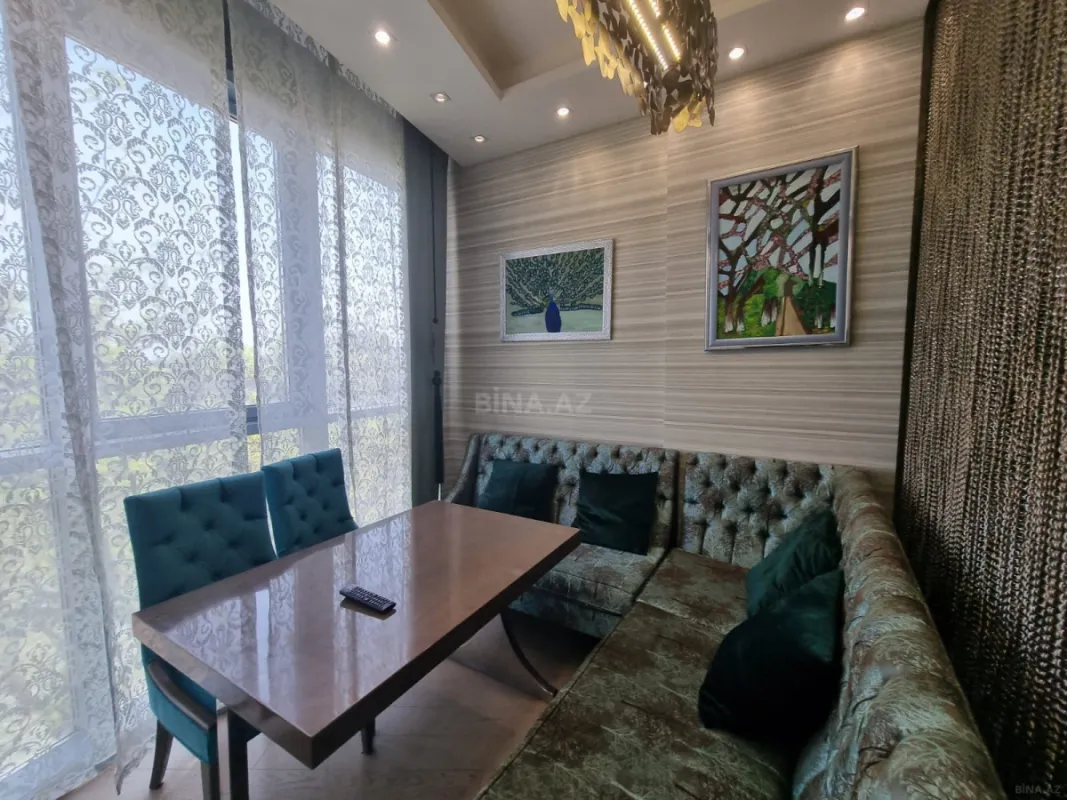 Satılır 4 otaqlı mənzil 239 m²