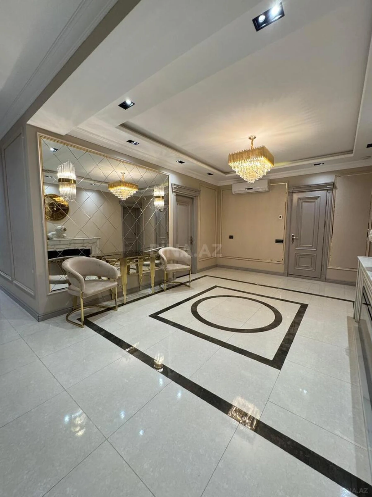 Satılır 4 otaqlı mənzil 230 m²