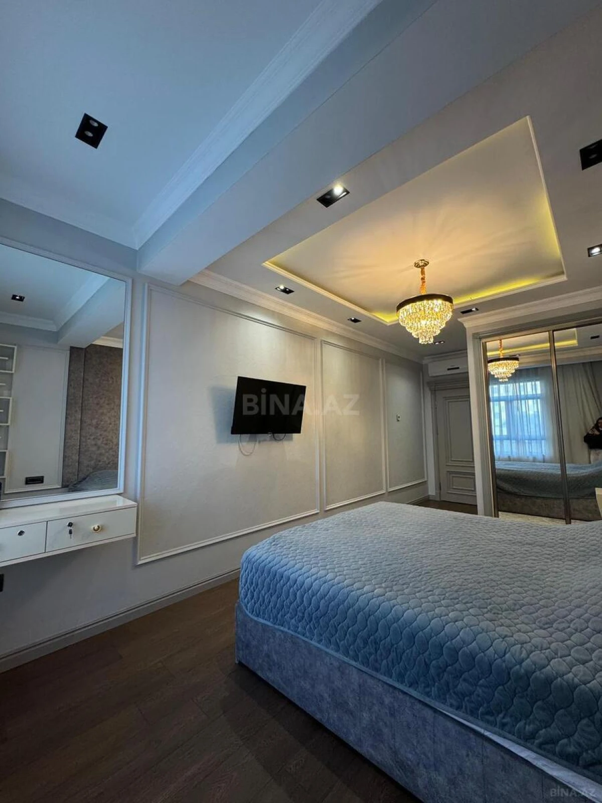 Satılır 4 otaqlı mənzil 230 m²