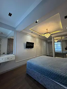 Satılır 4 otaqlı mənzil 230 m²