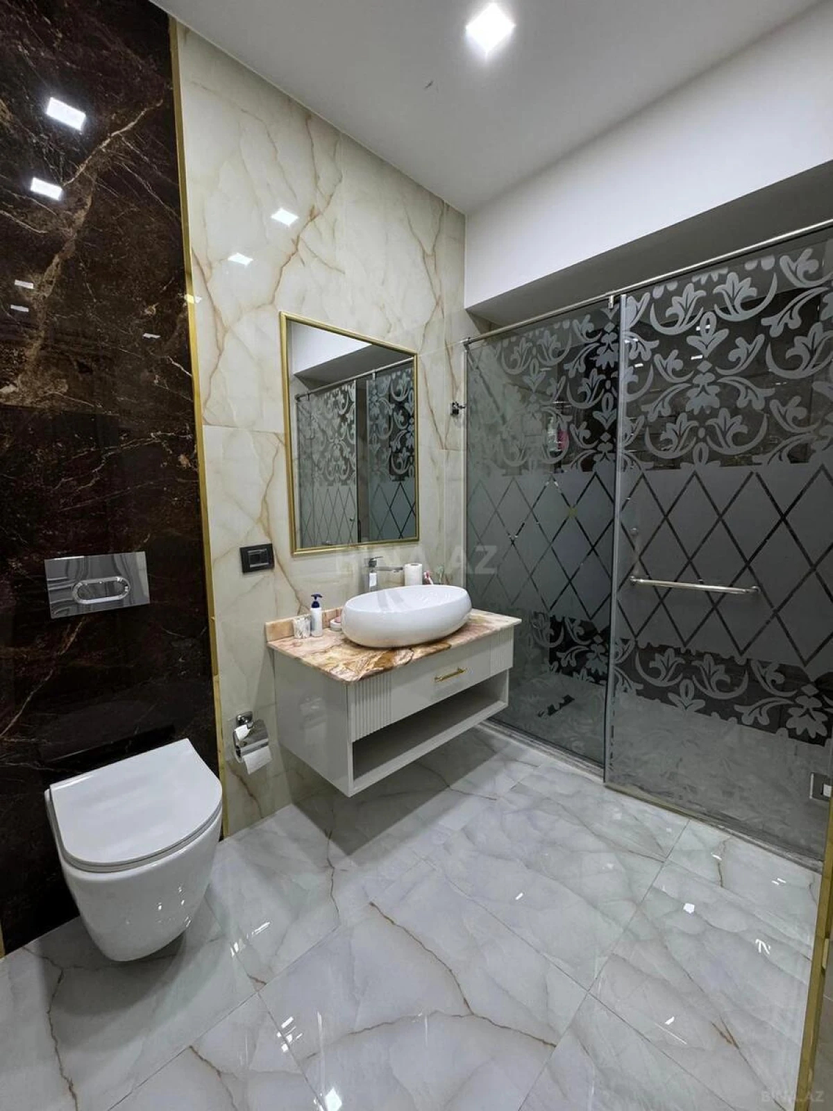 Satılır 4 otaqlı mənzil 230 m²