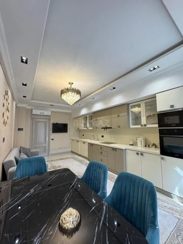 Satılır 4 otaqlı mənzil 230 m²