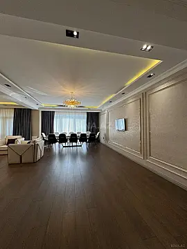 Satılır 4 otaqlı mənzil 230 m²