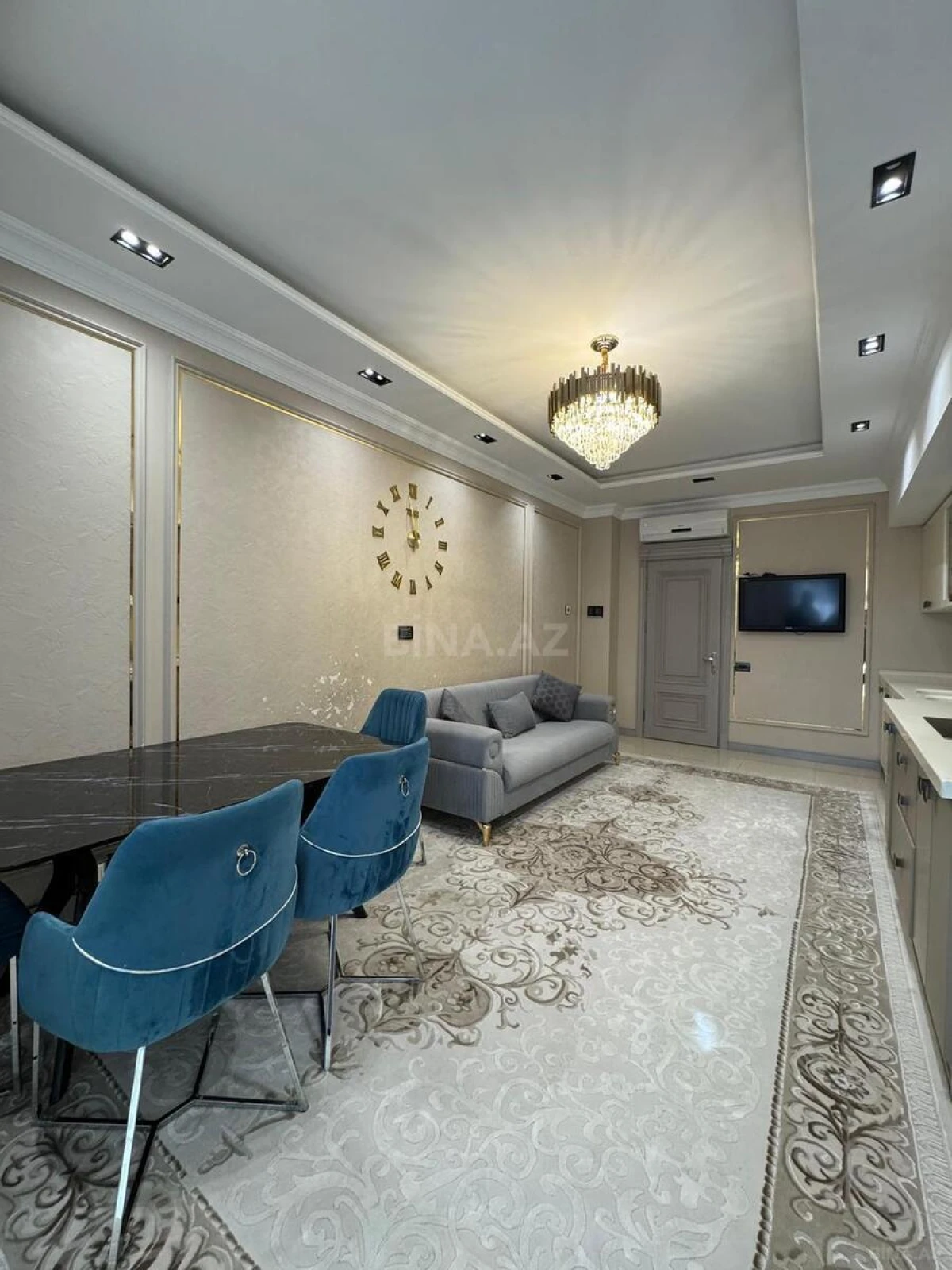 Satılır 4 otaqlı mənzil 230 m²