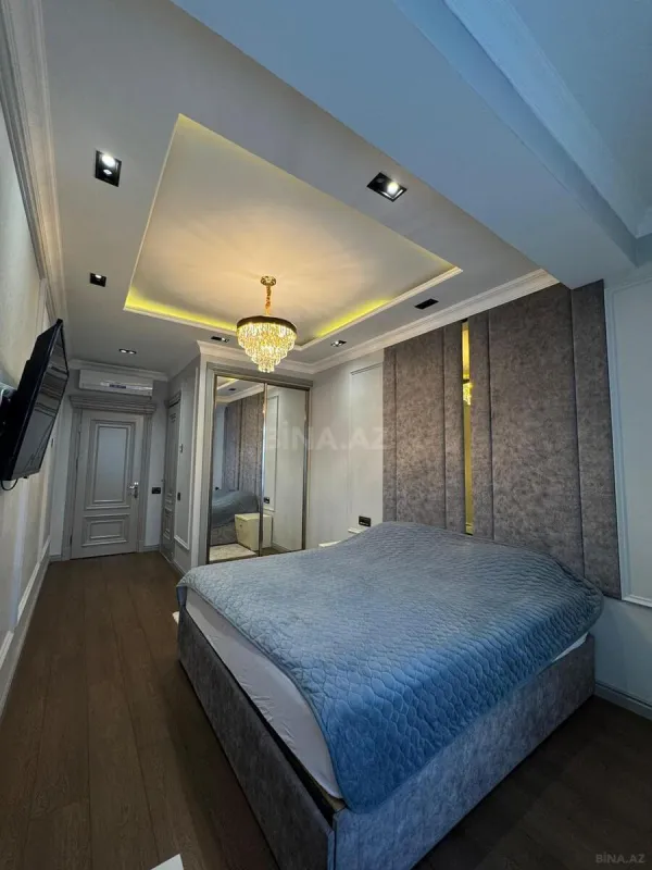 Satılır 4 otaqlı mənzil 230 m²