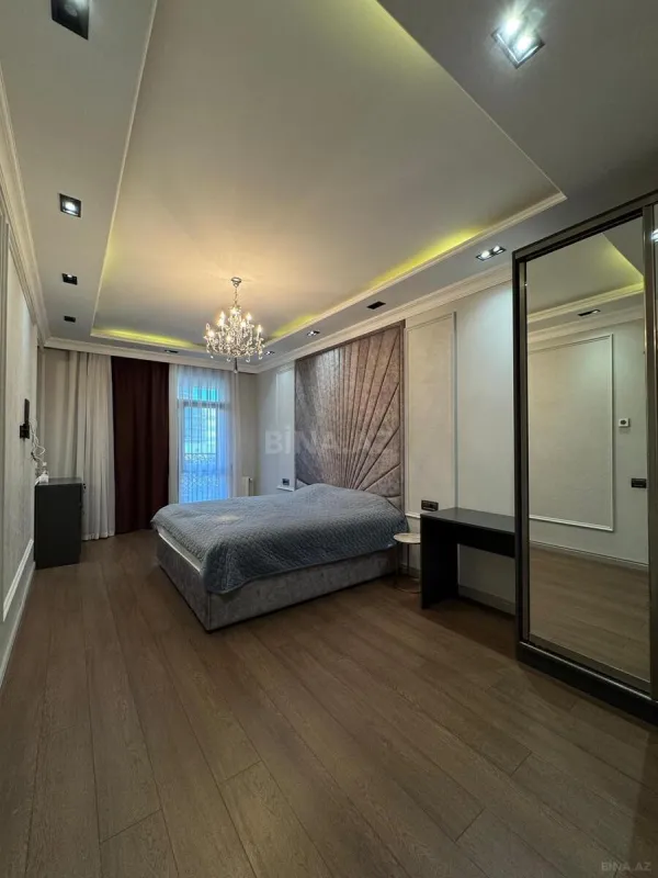 Satılır 4 otaqlı mənzil 230 m²