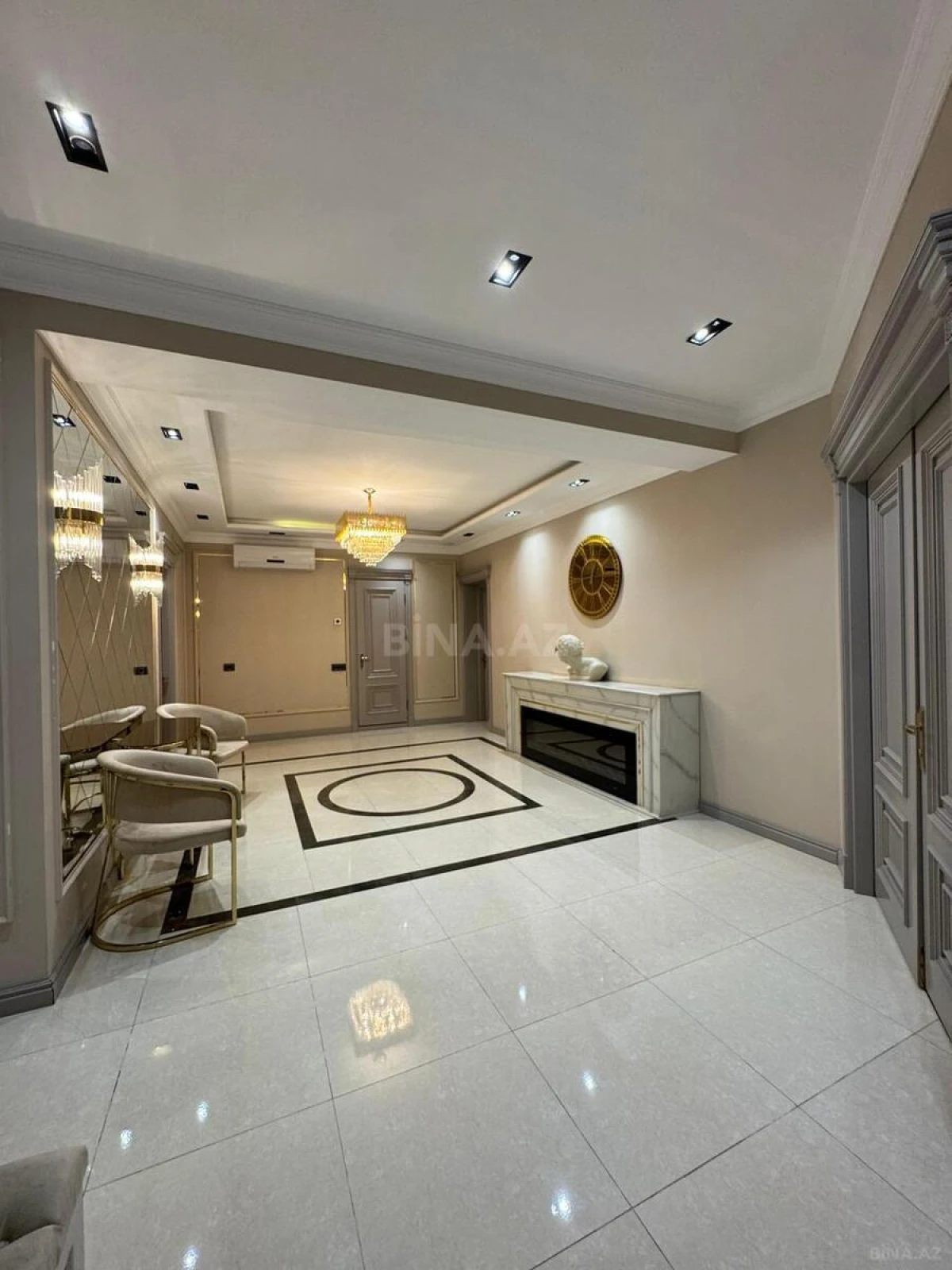 Satılır 4 otaqlı mənzil 230 m²