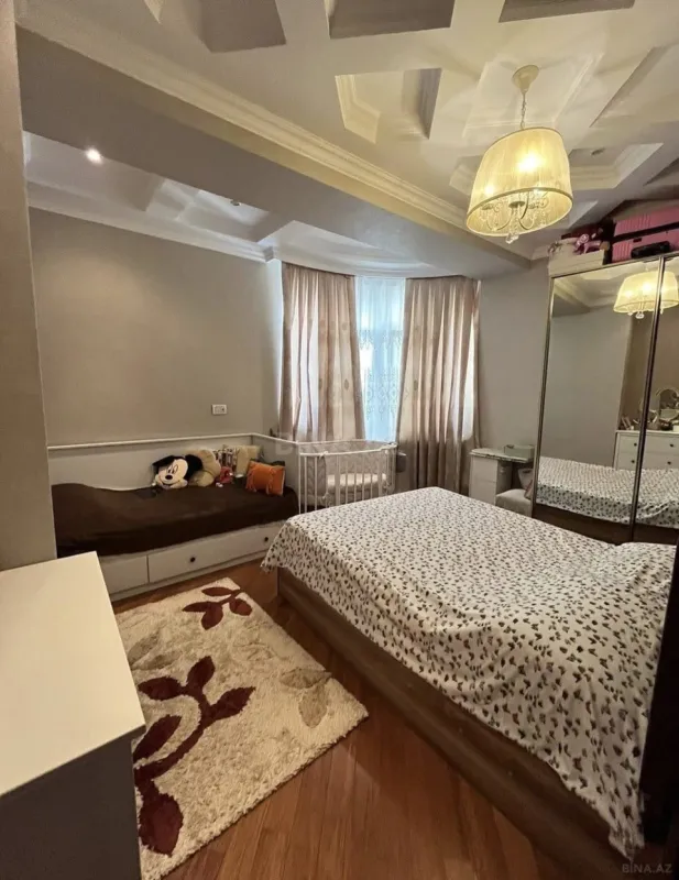 Satılır 3 otaqlı mənzil 112 m²