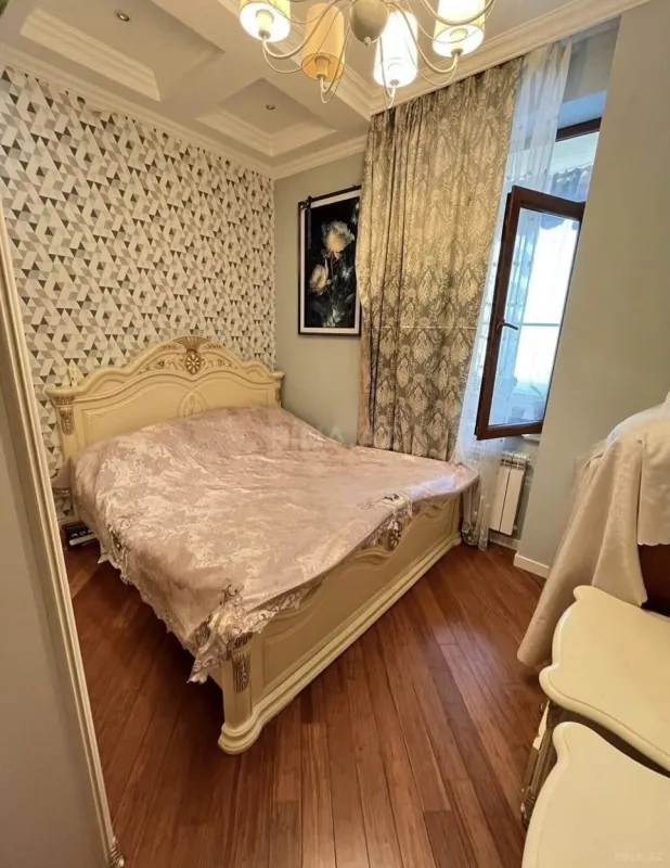 Satılır 3 otaqlı mənzil 112 m²