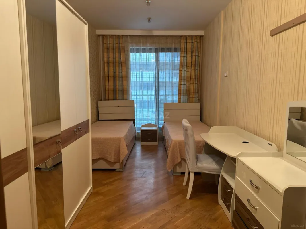 Satılır 4 otaqlı mənzil 175 m²