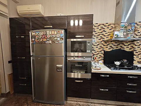 Satılır 4 otaqlı mənzil 210 m²