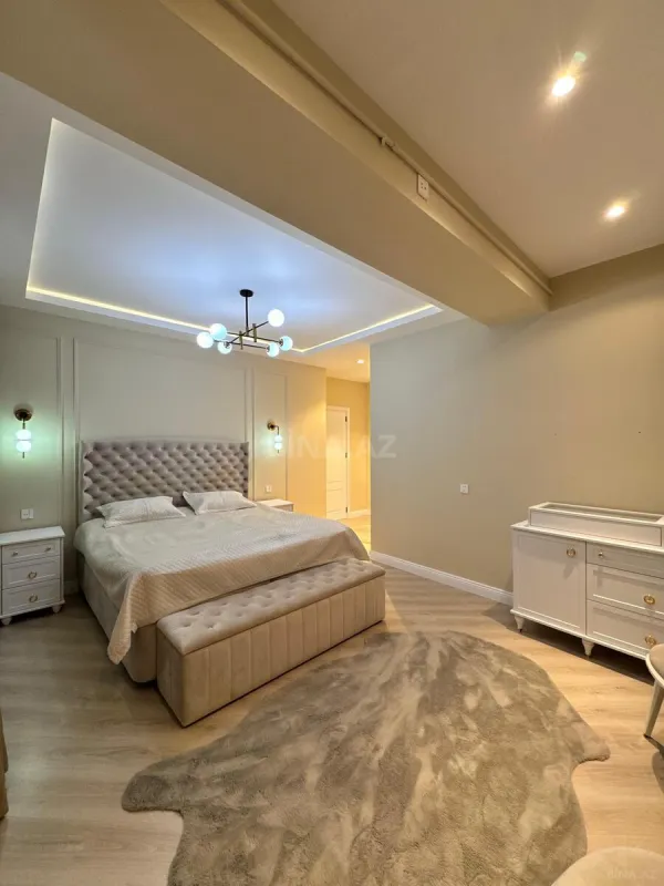 Satılır 4 otaqlı mənzil 175 m²