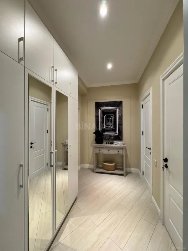 Satılır 4 otaqlı mənzil 175 m²