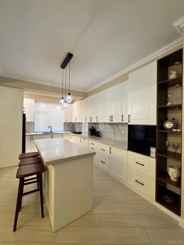 Satılır 4 otaqlı mənzil 175 m²