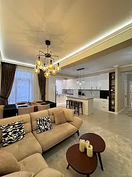 Satılır 4 otaqlı mənzil 175 m²