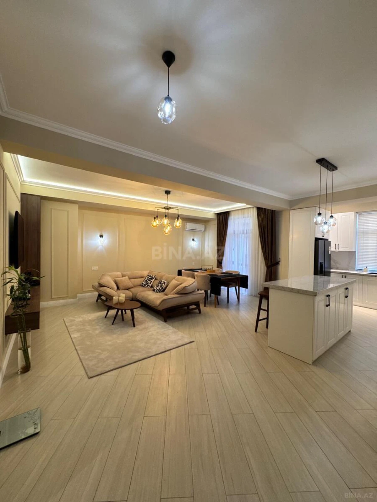 Satılır 4 otaqlı mənzil 175 m²