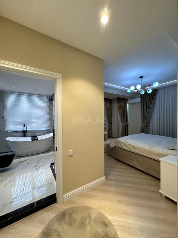 Satılır 4 otaqlı mənzil 175 m²