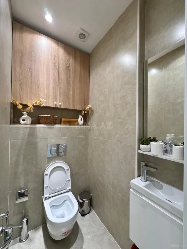 Satılır 4 otaqlı mənzil 175 m²
