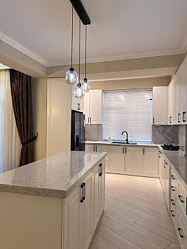 Satılır 4 otaqlı mənzil 175 m²