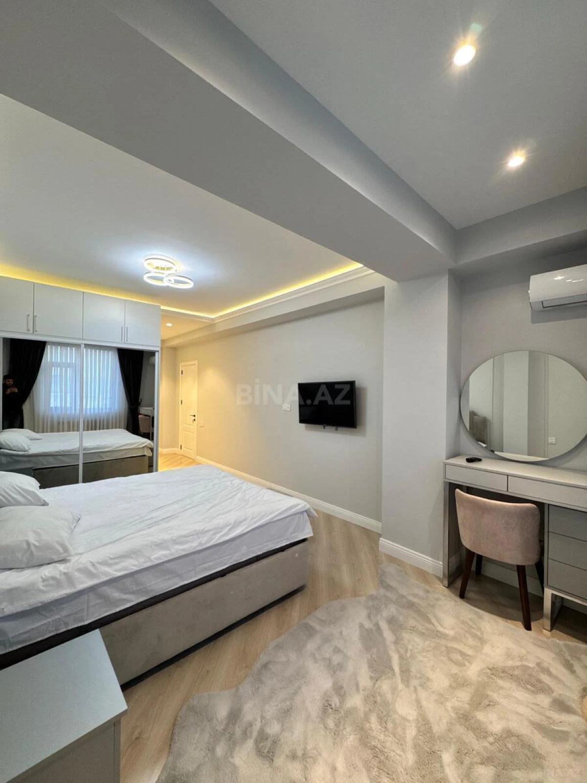 Satılır 4 otaqlı mənzil 175 m²