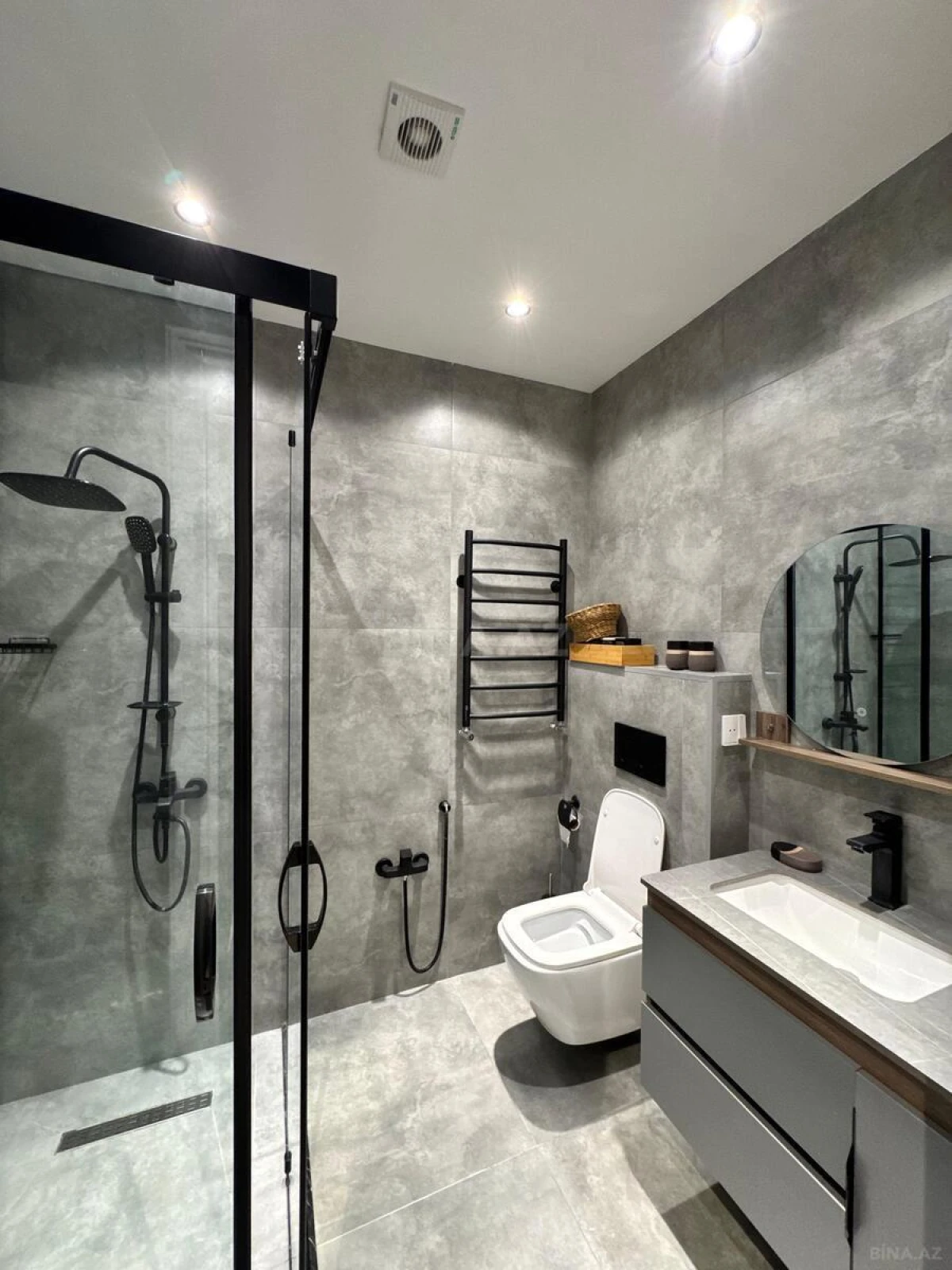 Satılır 4 otaqlı mənzil 175 m²