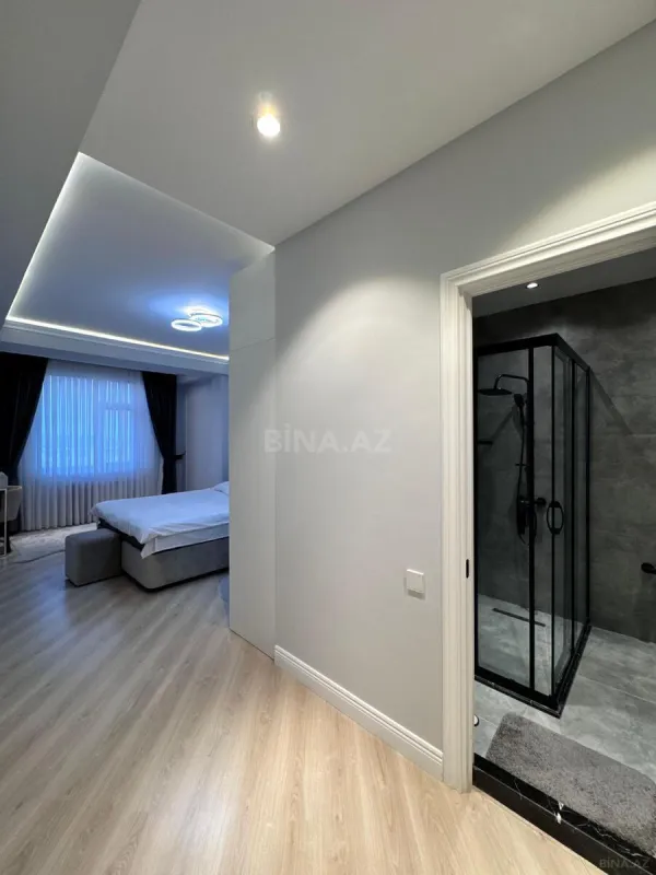 Satılır 4 otaqlı mənzil 175 m²